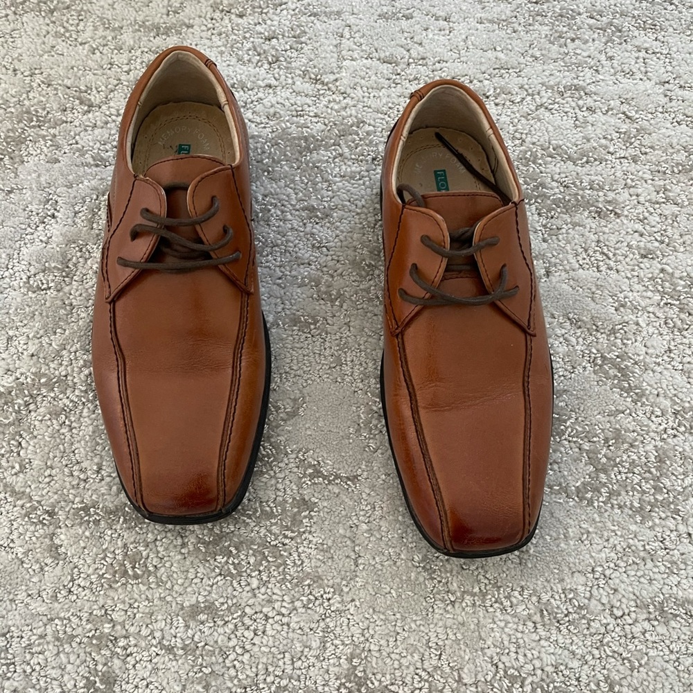 Boys dress shoes. Color brown size 4 1/2